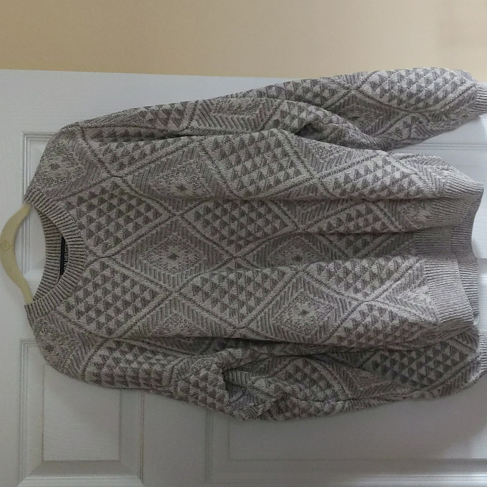 Van Heusen Gray and White Sweater
